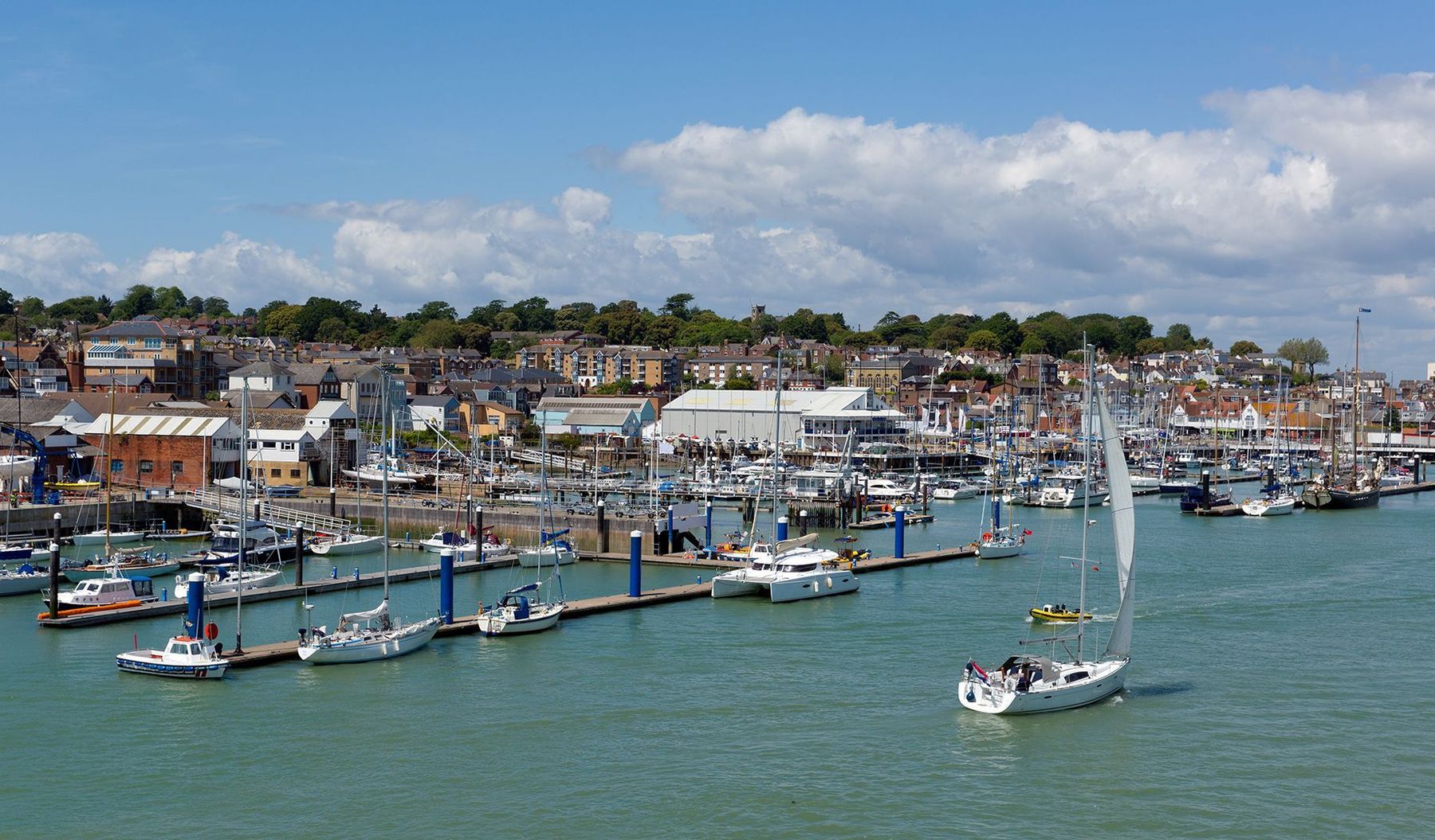 Cowes Area Guide - Pittis